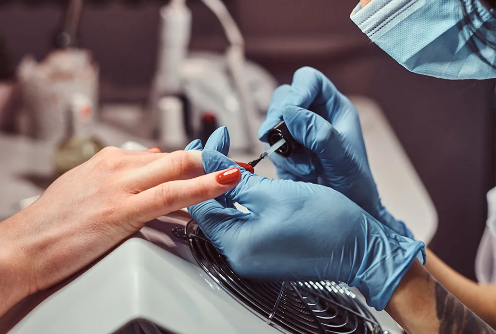 saiba-como-comecar-na-profissao-de-manicure